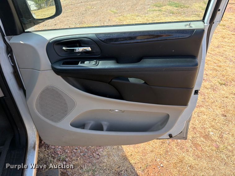 image for item EW8938 2017 Dodge Grand Caravan van