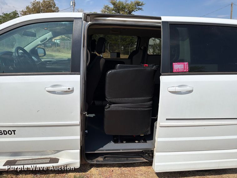 image for item EW8938 2017 Dodge Grand Caravan van