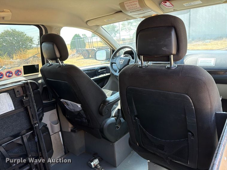image for item EW8938 2017 Dodge Grand Caravan van