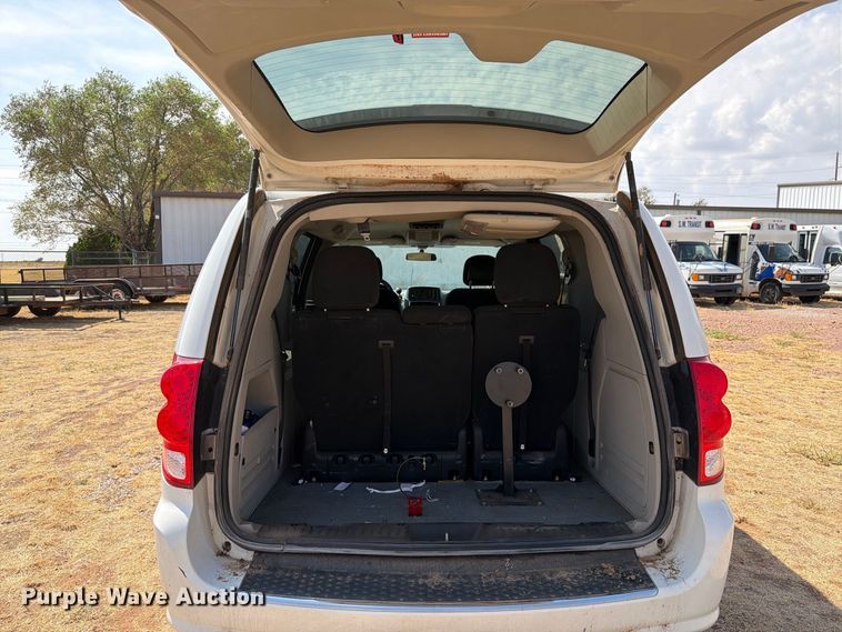 image for item EW8938 2017 Dodge Grand Caravan van