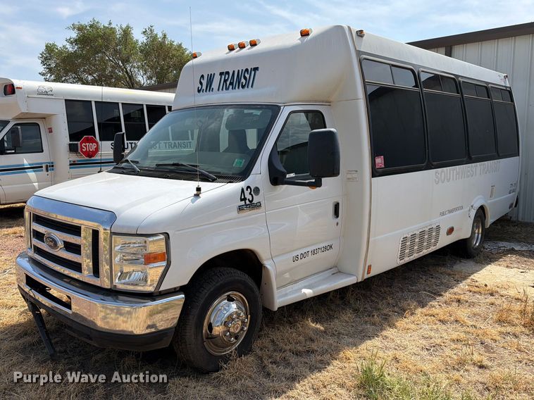 2009 Ford E450 shuttle bus