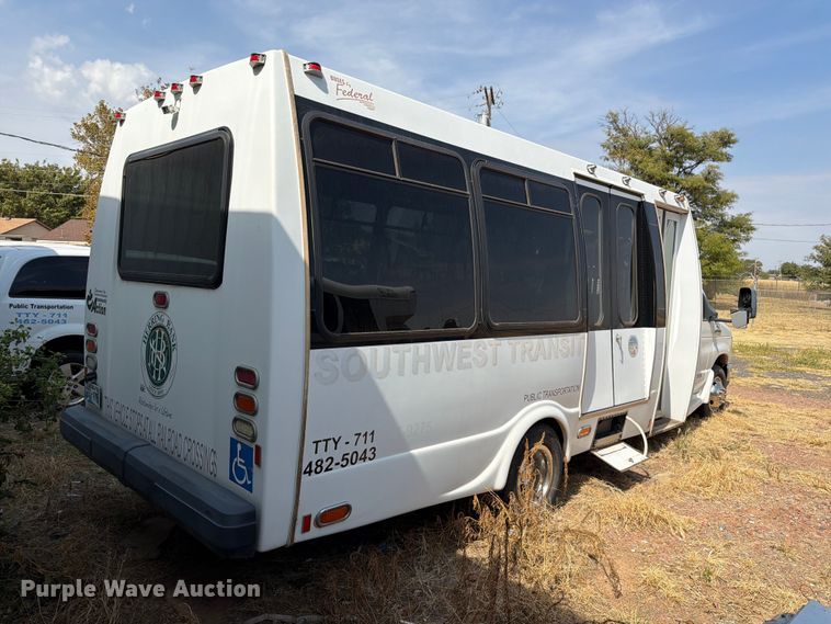 image for item EW8939 2009 Ford E450 shuttle bus