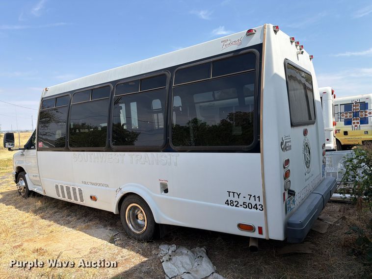 image for item EW8939 2009 Ford E450 shuttle bus