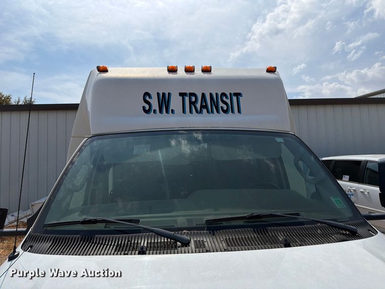 image for item EW8939 2009 Ford E450 shuttle bus