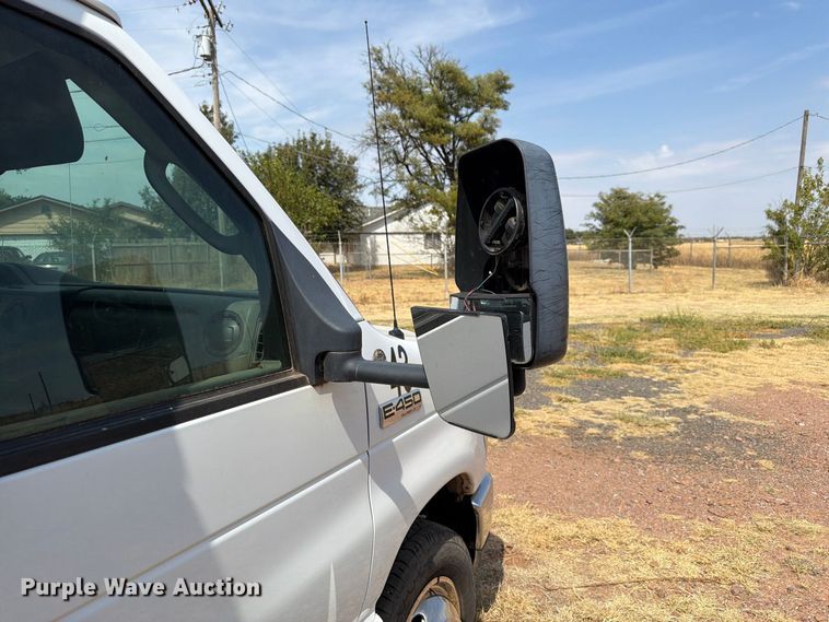 image for item EW8939 2009 Ford E450 shuttle bus