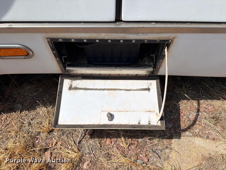 image for item EW8939 2009 Ford E450 shuttle bus