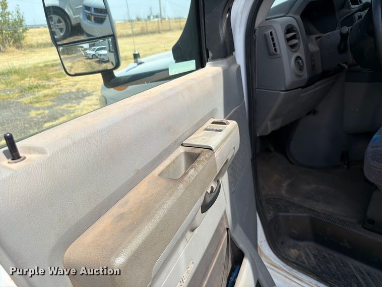 image for item EW8939 2009 Ford E450 shuttle bus