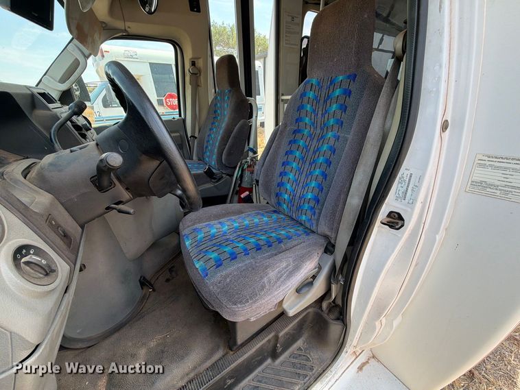 image for item EW8939 2009 Ford E450 shuttle bus