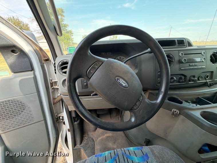 image for item EW8939 2009 Ford E450 shuttle bus