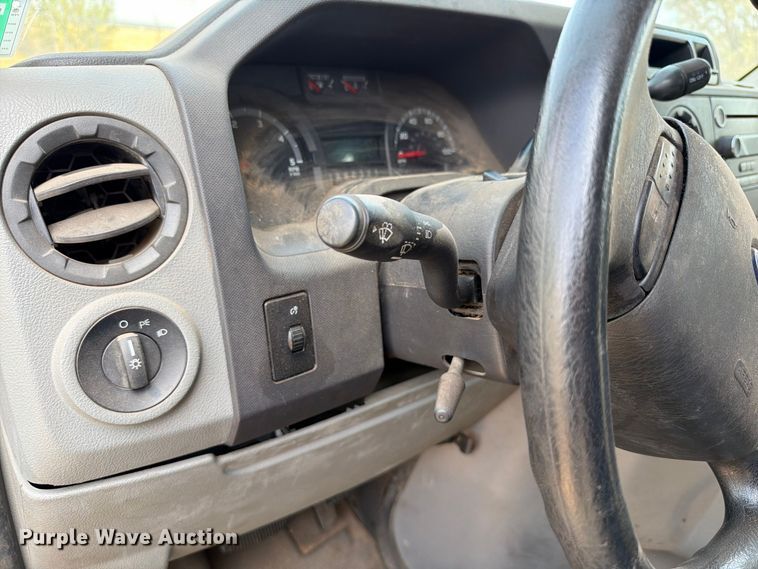 image for item EW8939 2009 Ford E450 shuttle bus