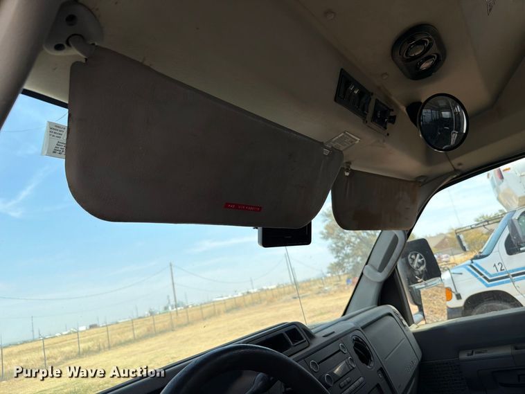 image for item EW8939 2009 Ford E450 shuttle bus