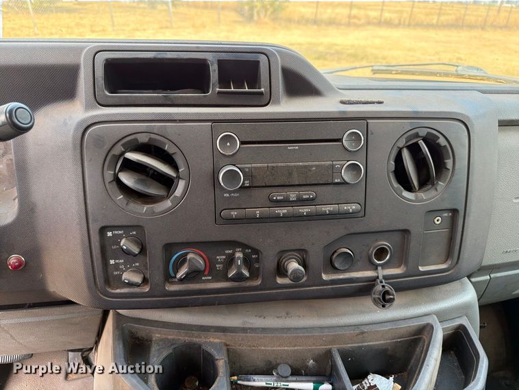 image for item EW8939 2009 Ford E450 shuttle bus