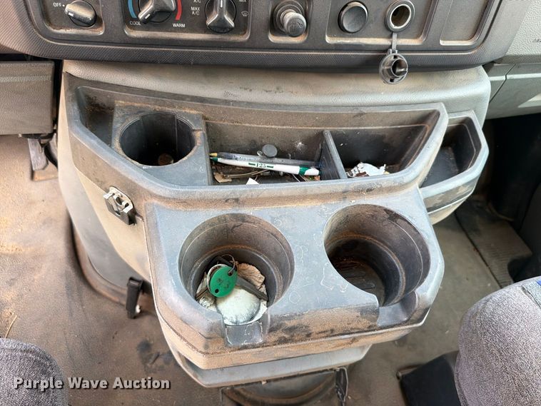 image for item EW8939 2009 Ford E450 shuttle bus