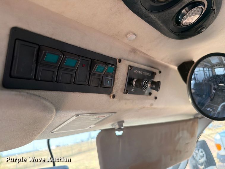 image for item EW8939 2009 Ford E450 shuttle bus