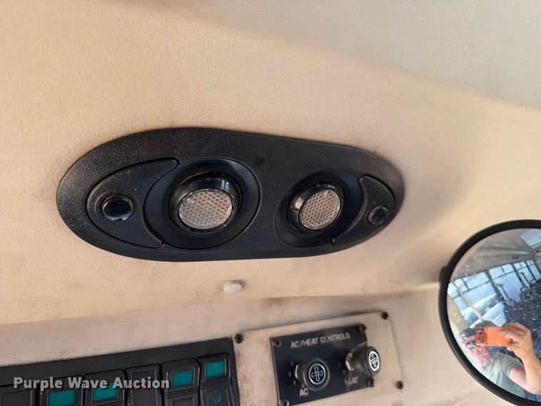 image for item EW8939 2009 Ford E450 shuttle bus