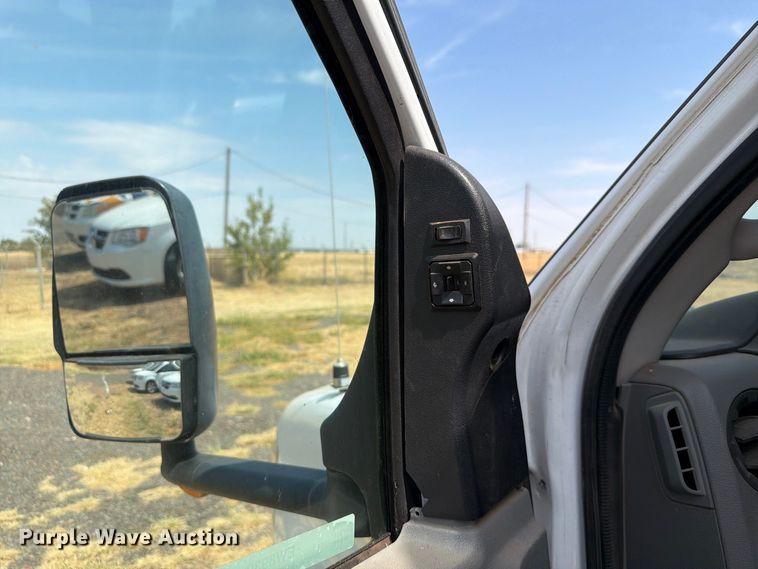 image for item EW8939 2009 Ford E450 shuttle bus