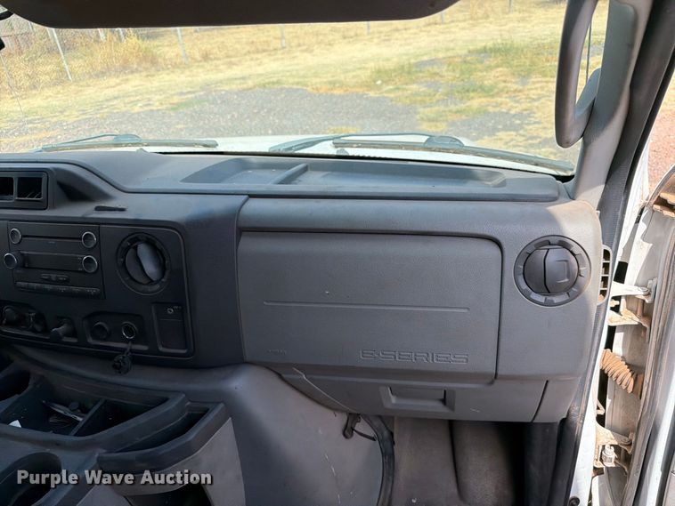 image for item EW8939 2009 Ford E450 shuttle bus