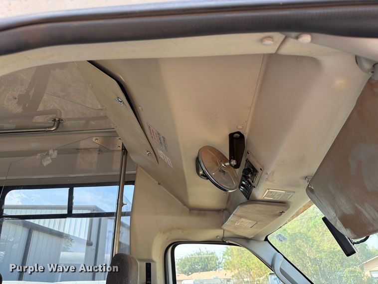 image for item EW8939 2009 Ford E450 shuttle bus