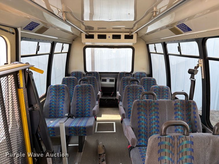 image for item EW8939 2009 Ford E450 shuttle bus