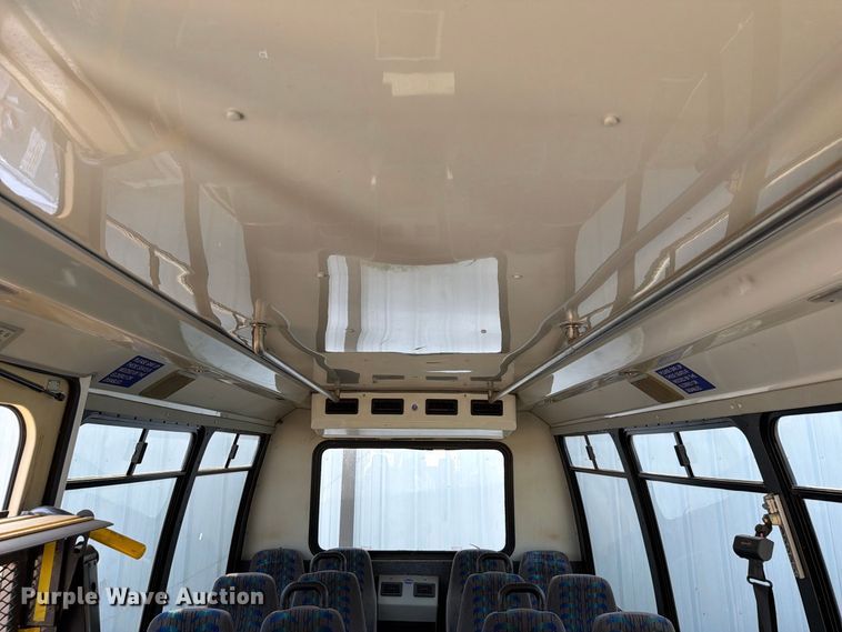 image for item EW8939 2009 Ford E450 shuttle bus
