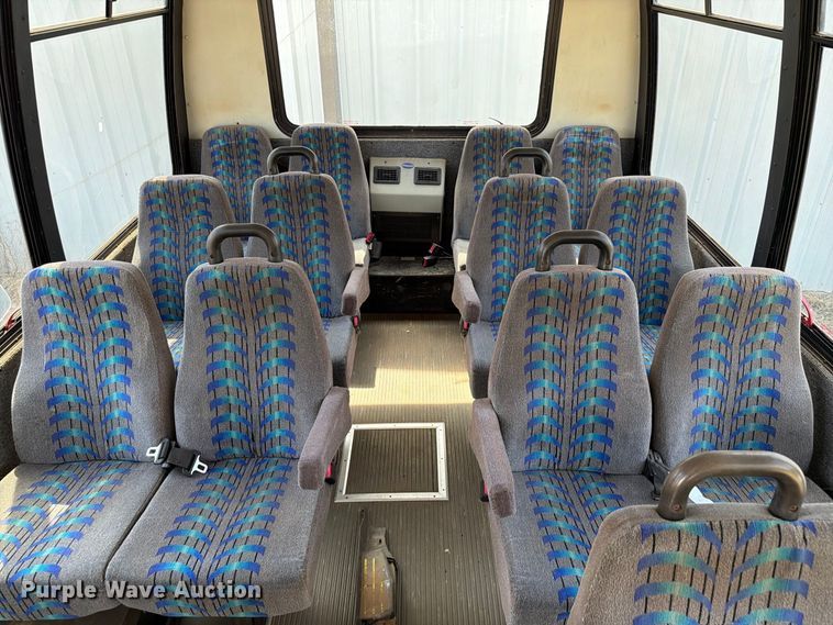 image for item EW8939 2009 Ford E450 shuttle bus