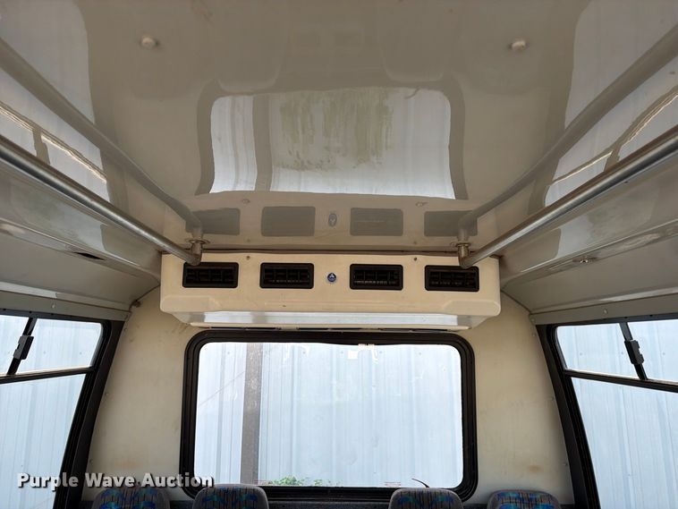 image for item EW8939 2009 Ford E450 shuttle bus