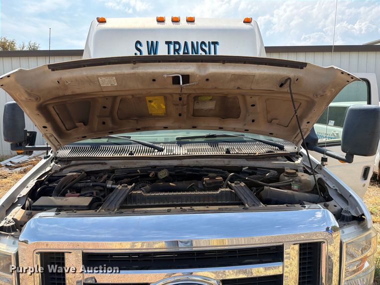 image for item EW8939 2009 Ford E450 shuttle bus