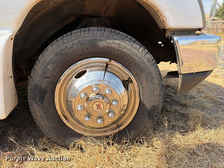 image for item EW8939 2009 Ford E450 shuttle bus