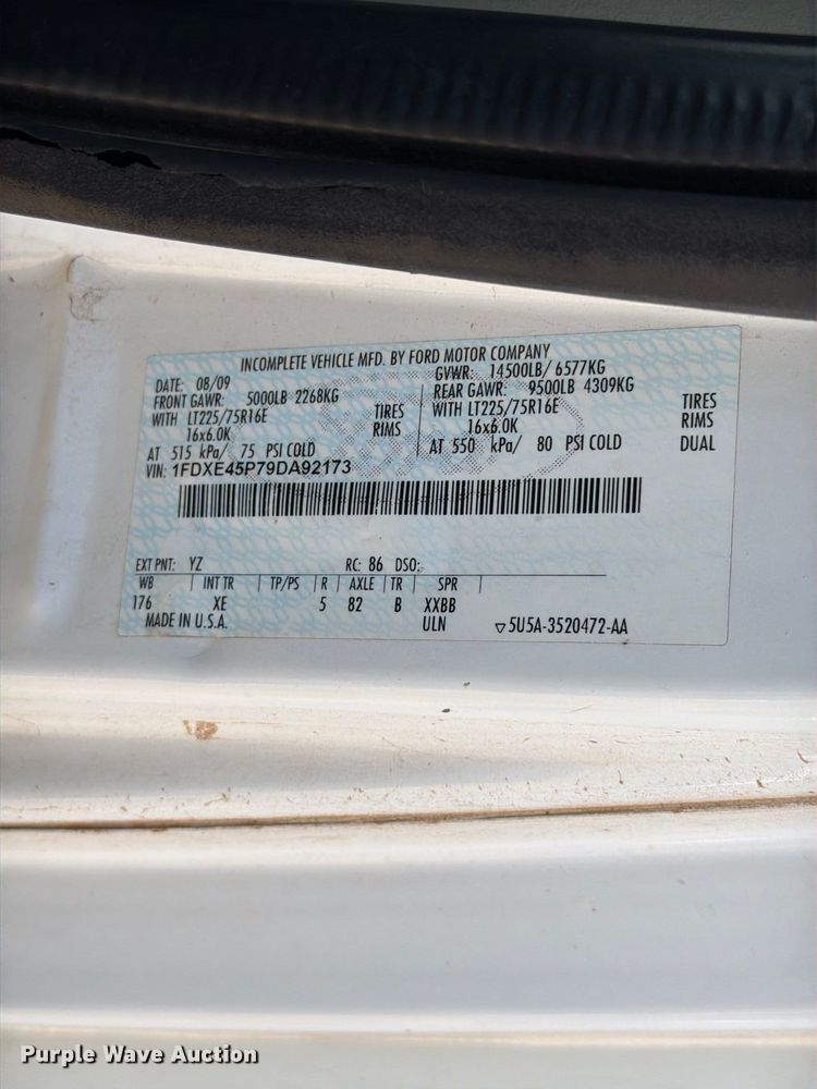 image for item EW8939 2009 Ford E450 shuttle bus