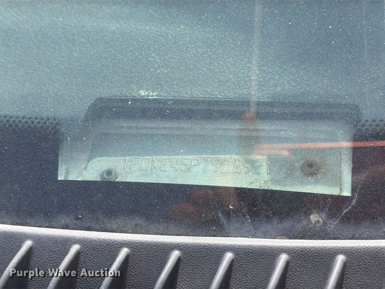 image for item EW8939 2009 Ford E450 shuttle bus