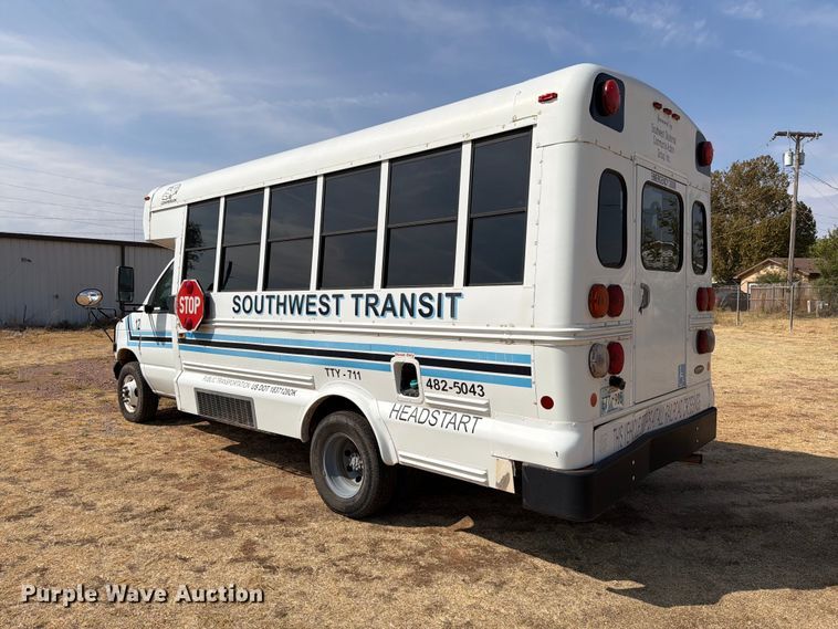 image for item EW8940 2003 Ford E450 Super Duty shuttle bus