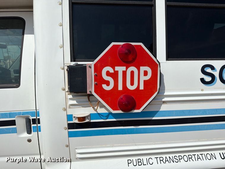 image for item EW8940 2003 Ford E450 Super Duty shuttle bus
