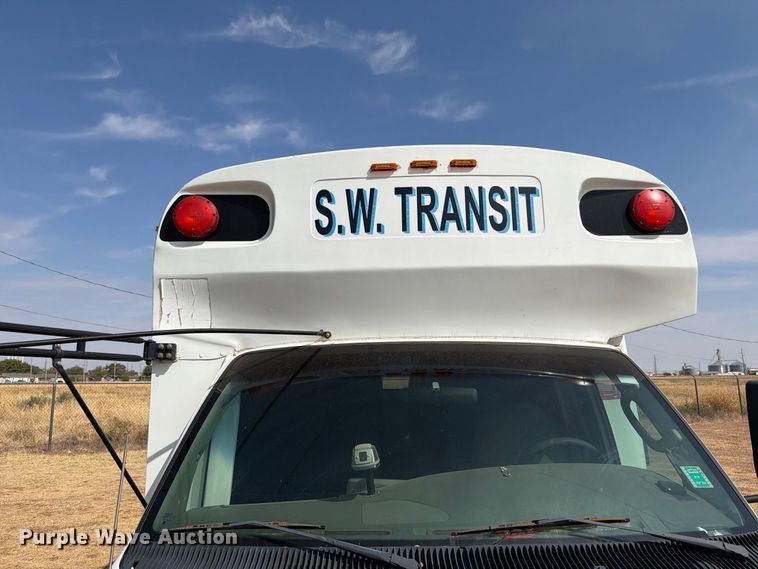 image for item EW8940 2003 Ford E450 Super Duty shuttle bus