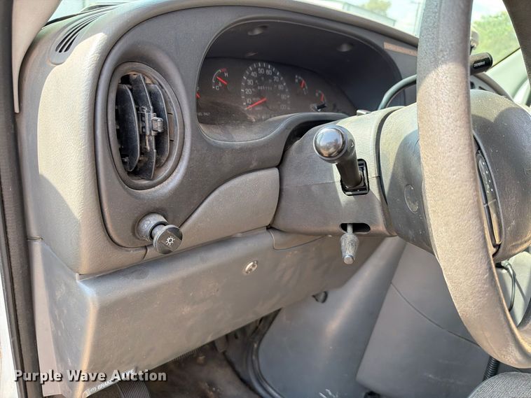 image for item EW8940 2003 Ford E450 Super Duty shuttle bus