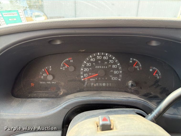 image for item EW8940 2003 Ford E450 Super Duty shuttle bus