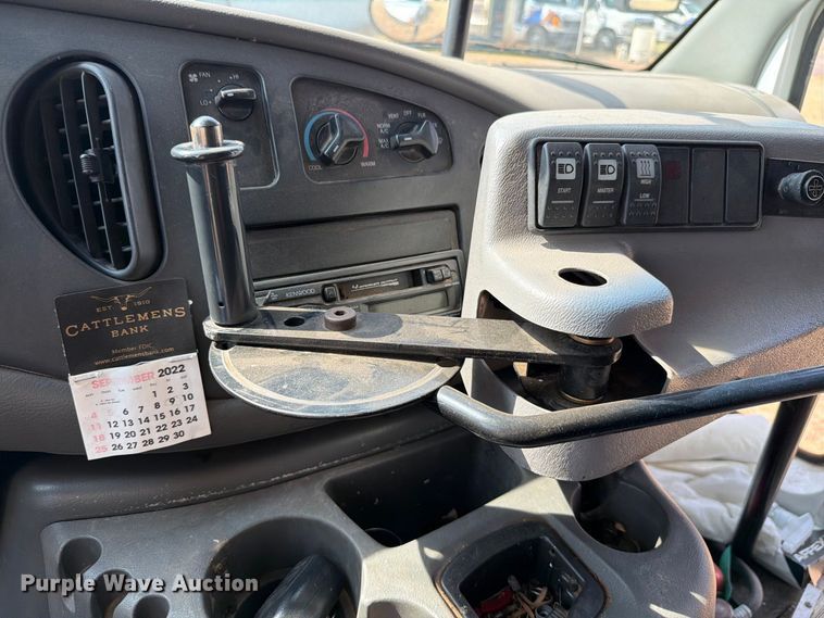 image for item EW8940 2003 Ford E450 Super Duty shuttle bus