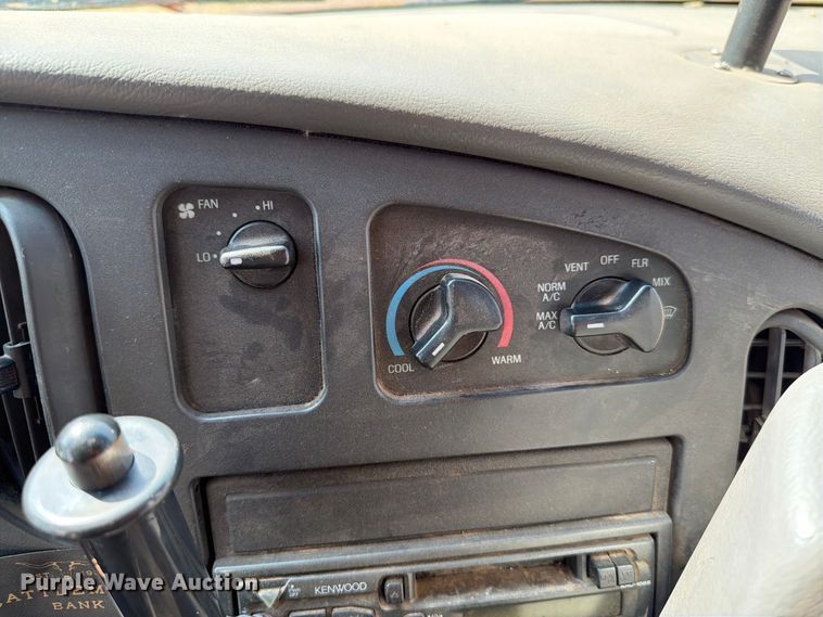 image for item EW8940 2003 Ford E450 Super Duty shuttle bus