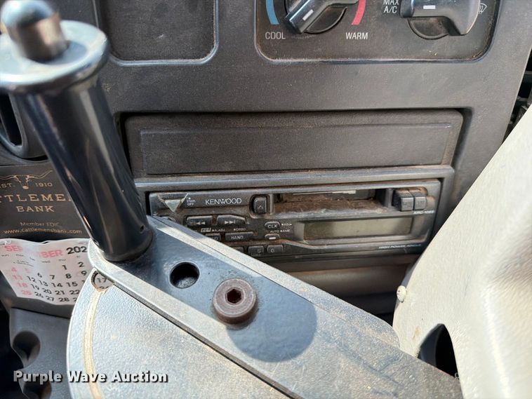 image for item EW8940 2003 Ford E450 Super Duty shuttle bus