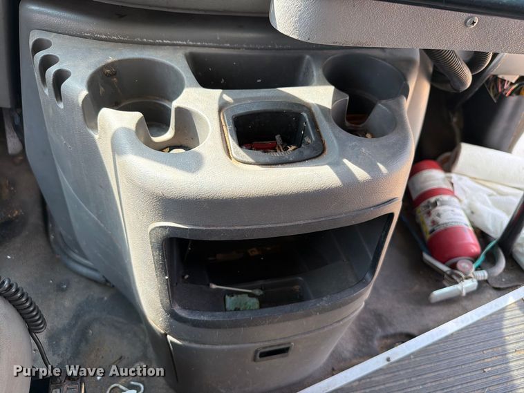 image for item EW8940 2003 Ford E450 Super Duty shuttle bus