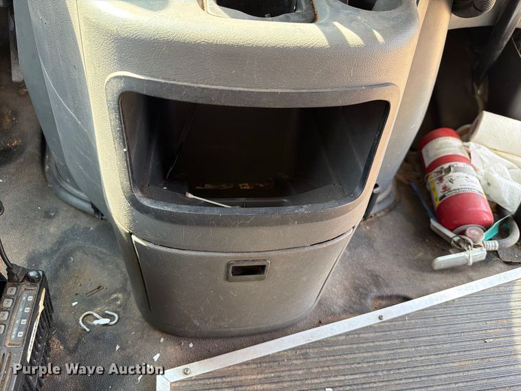 image for item EW8940 2003 Ford E450 Super Duty shuttle bus