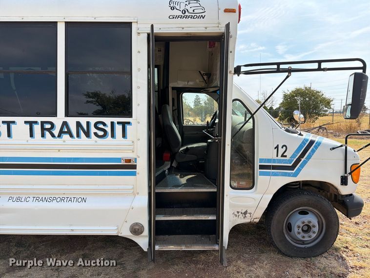 image for item EW8940 2003 Ford E450 Super Duty shuttle bus