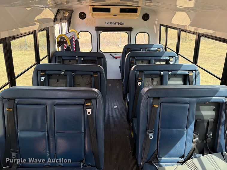 image for item EW8940 2003 Ford E450 Super Duty shuttle bus
