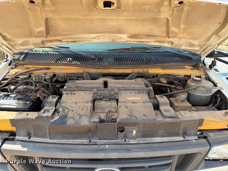 image for item EW8940 2003 Ford E450 Super Duty shuttle bus