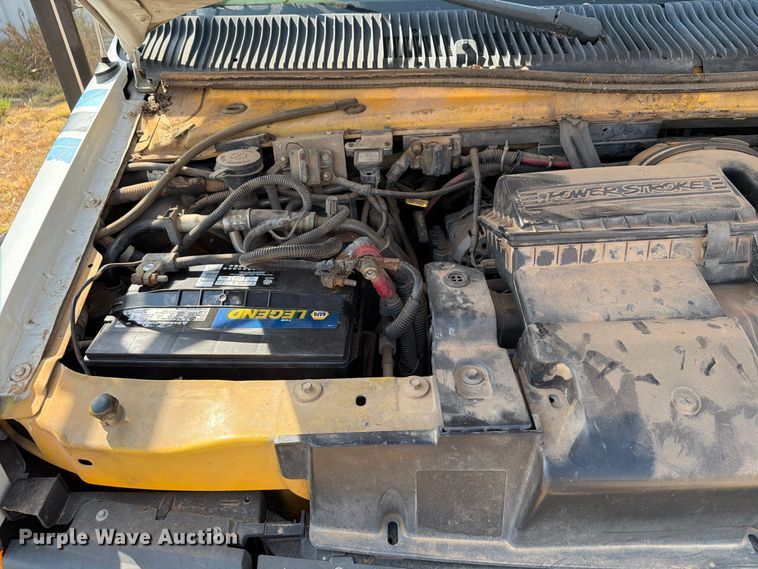 image for item EW8940 2003 Ford E450 Super Duty shuttle bus