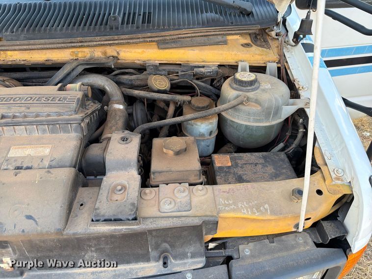 image for item EW8940 2003 Ford E450 Super Duty shuttle bus