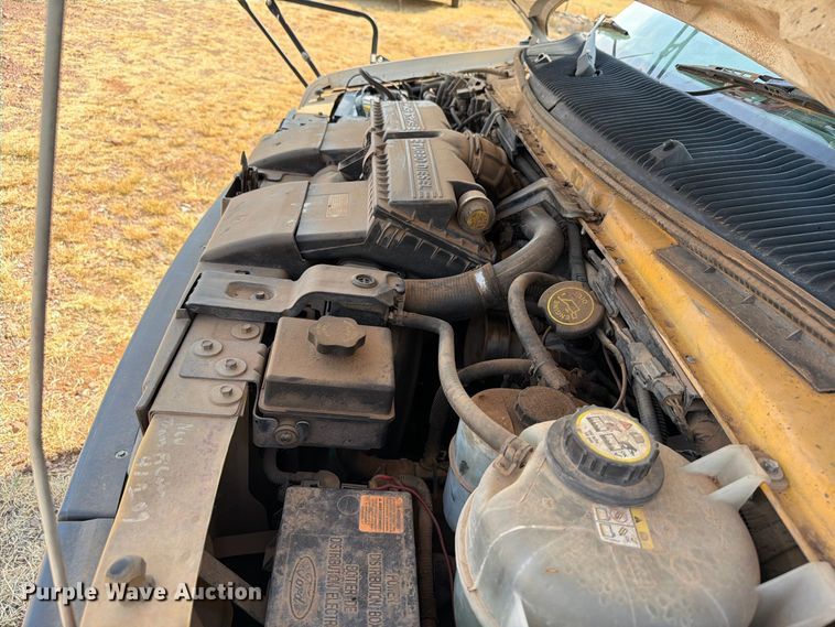 image for item EW8940 2003 Ford E450 Super Duty shuttle bus