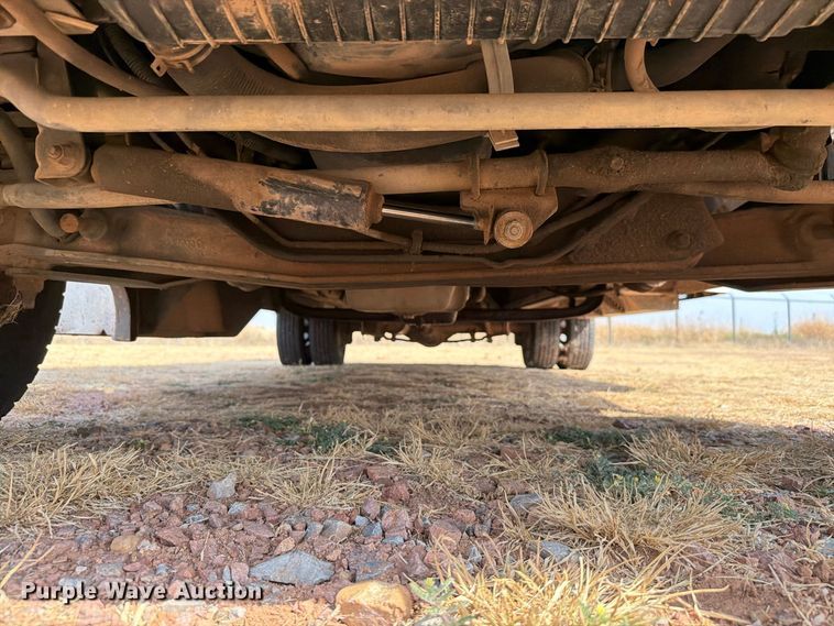 image for item EW8940 2003 Ford E450 Super Duty shuttle bus