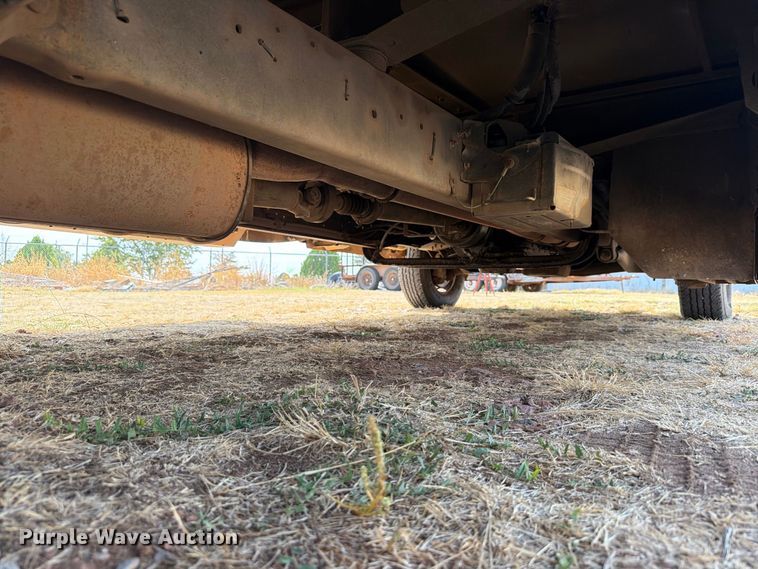 image for item EW8940 2003 Ford E450 Super Duty shuttle bus