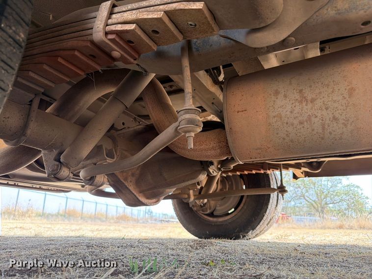 image for item EW8940 2003 Ford E450 Super Duty shuttle bus