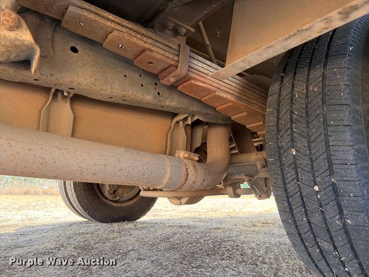 image for item EW8940 2003 Ford E450 Super Duty shuttle bus